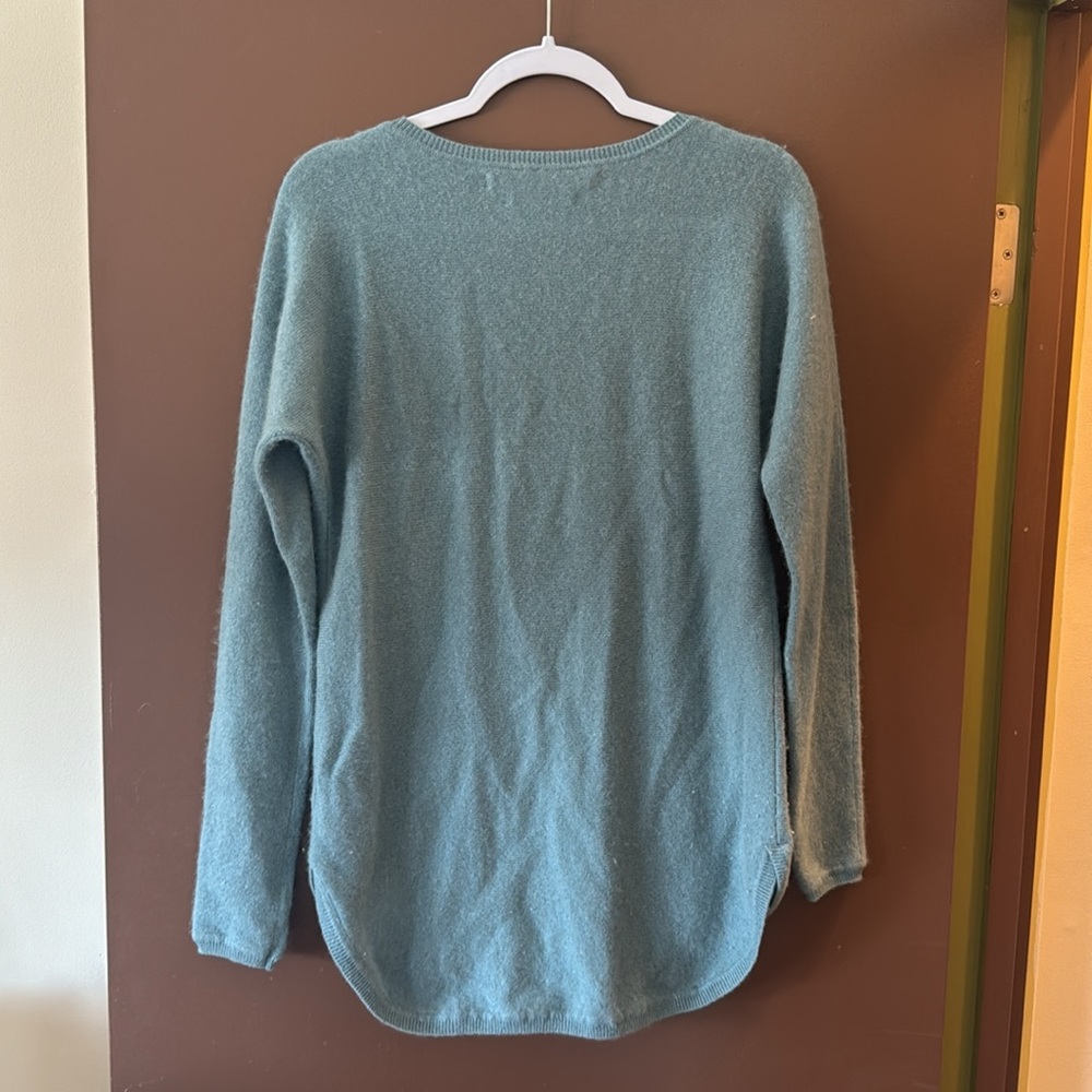 Max Studio 100% 2 Ply Cashmere Crew Neck Sweater - Picture 5 of 5